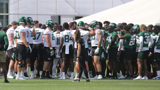 New York Jets huddle in training camp